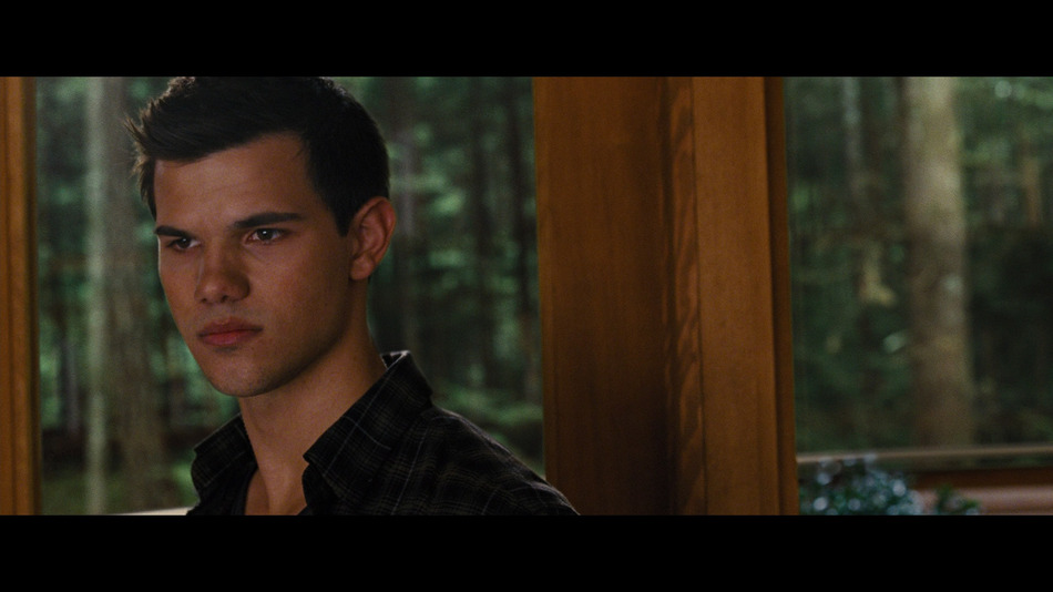 captura de imagen de Crepúsculo: Amanecer - Parte 1 (Edición Metálica) Blu-ray - 8