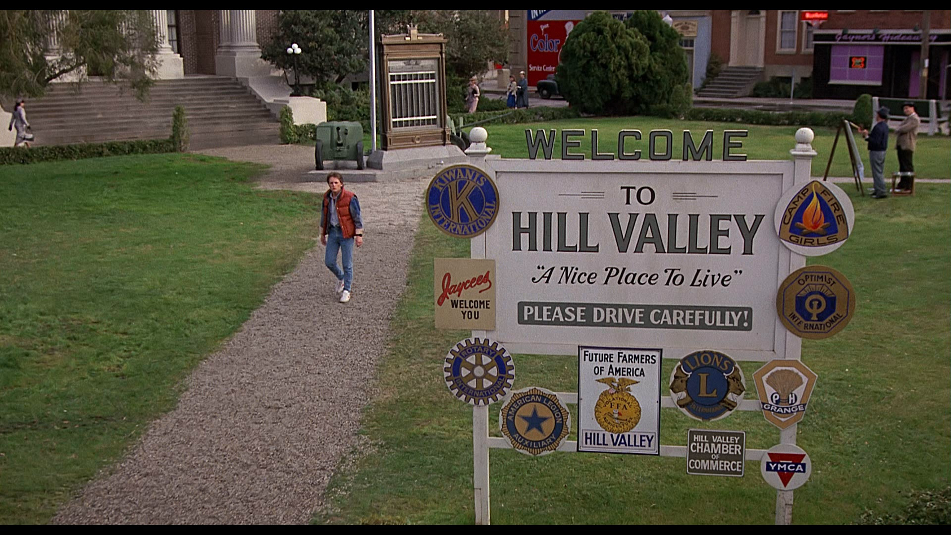 Welcome to live. Назад в будущее Хилл Вэлли 1985. Площадь Хилл Вэлли. Hill Valley назад в будущее. Часы Хилл Вэлли.