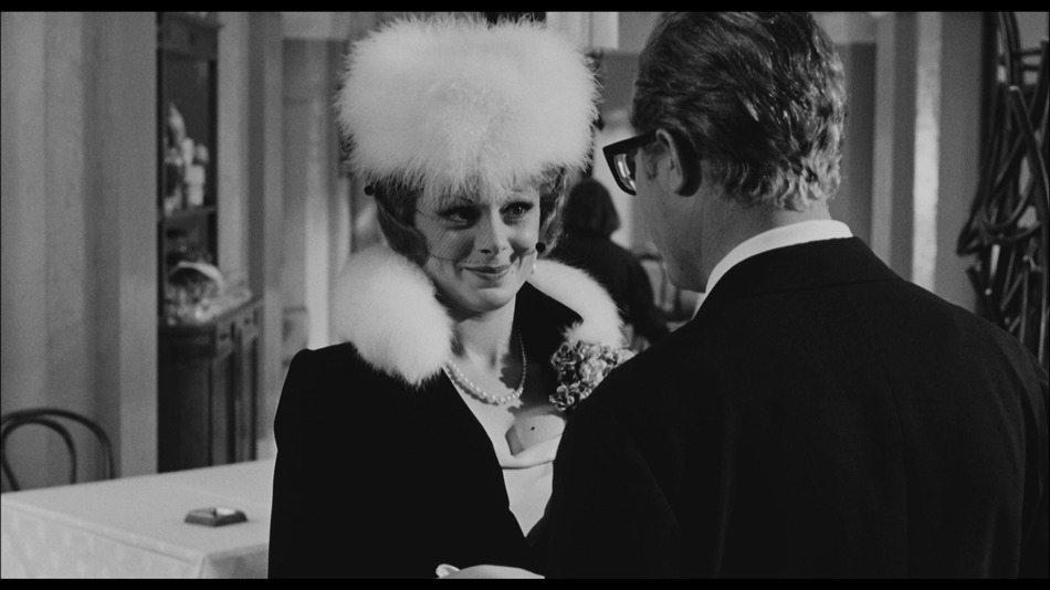 captura de imagen de Fellini 8 1/2 Blu-ray - 10