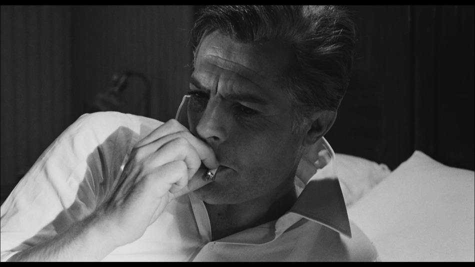 captura de imagen de Fellini 8 1/2 Blu-ray - 12