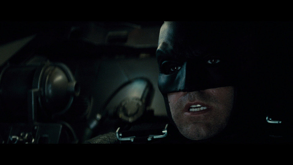 captura de imagen de Batman v Superman: El Amanecer de la Justicia - Edición Libro Blu-ray - 15