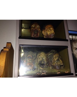 TWD3 Zombie's heads tank (1)