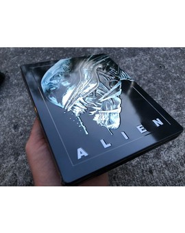 Brillo y relieves en el nuevo steelbook de Alien