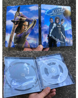 Con brillo y relieves el nuevo steelbook de Alita Battle Angel
