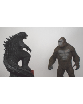 God Vs. King, ¿quién caerá primero?