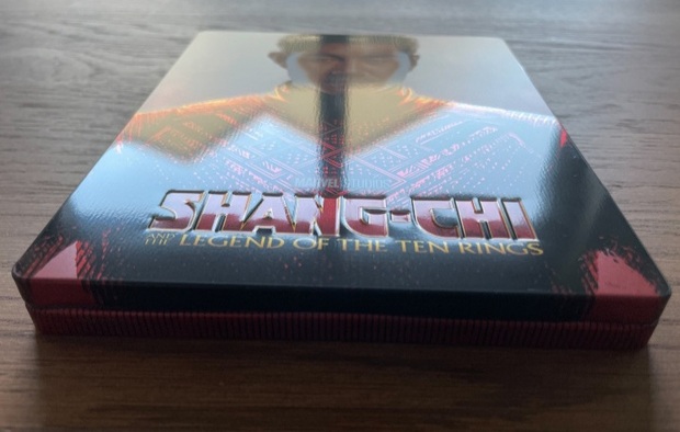 Brillo y relieves en steelbook 4K Shang-chi