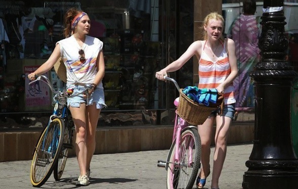 Trailer de 'Very Good Girls' lo nuevo de Dakota Fanning y Elizabeth Olsen