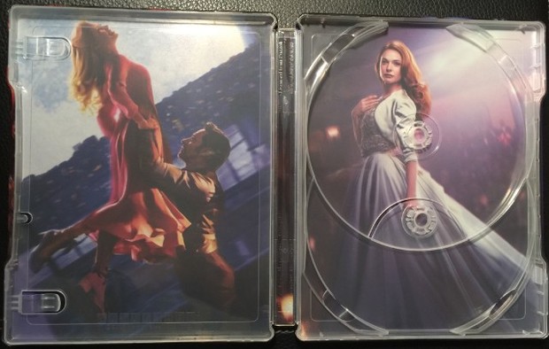 Diseño interior del steelbook de El Gran Showman