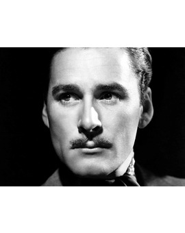 Errol Flynn... hay algún actor en la actualidad igual a él?