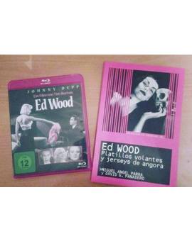 Ed Wood en estado puro, así tenia que editarse, no os parece?