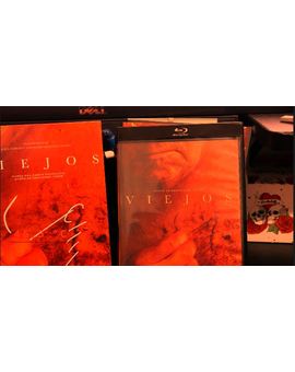 Viejos la peli ideal para ver con el calorcito del verano. 