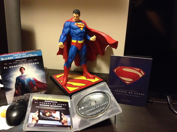 Superman, Clark Kent, Kal-El, o el tontín del ricito y las gafapastas... pero que te da hostias como panes