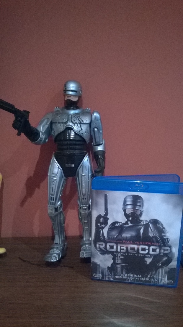 ROBOCOP PELI + FIGURA