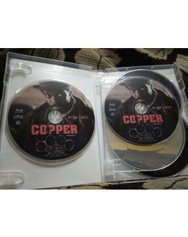 Doble CD en la serie Copper