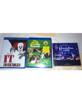 Desde Amazon.es:  It y algo de música 