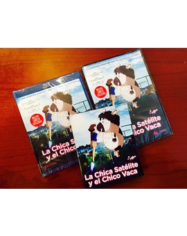 LA CHICA SATELITE Y EL CHICO VACA (DVD + BD + Libreto)