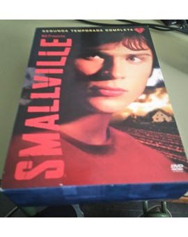 Todos emocionados con Star Wars VII, y yo tan feliz por poder comprarme la segunda temporada de Smallville. 