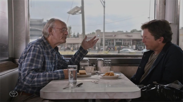 Doc y Marty discuten acerca de las predicciones de ‘Regreso al Futuro 2’