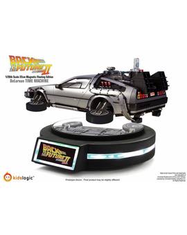 Delorean a escala que flota 