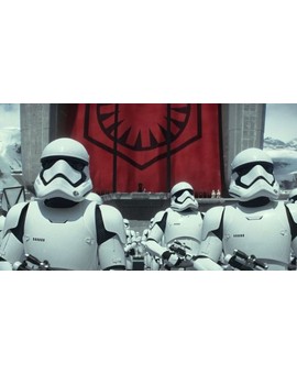 ESTA ES LA REACCIÓN DE LOS FANS DE “STAR WARS” CUANDO GRITAS SPOILERS FALSOS EN LA COLA DEL CINE