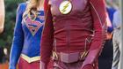 Melissa-y-grant-como-supergirl-y-flash-en-una-foto-desde-el-set-del-ya-filmado-crossover-entre-ambos-heroes-c_s