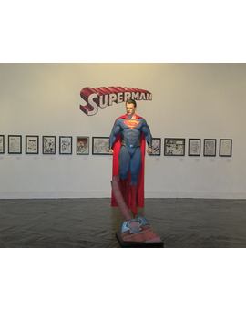 Figura tamaño real Superman Exposicion UNIVERSO DC MADRID