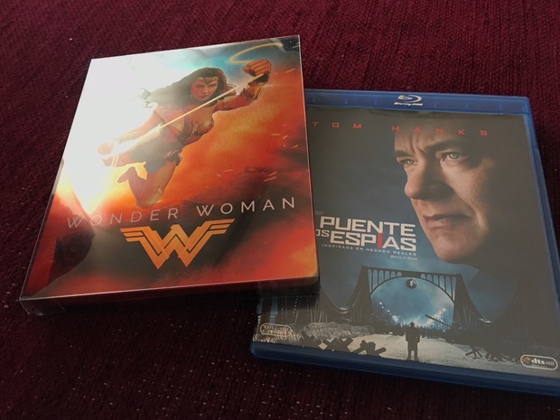 Steelbooks protegidos y premio del concurso del instituo de Sant Jordi