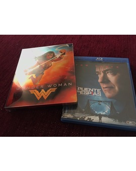 Steelbooks protegidos y premio del concurso del instituo de Sant Jordi