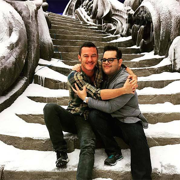 Primera imagen de la mansión de La Bella y la Bestia con Luke Evans y Josh Gad