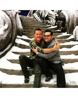 Primera imagen de la mansión de La Bella y la Bestia con Luke Evans y Josh Gad