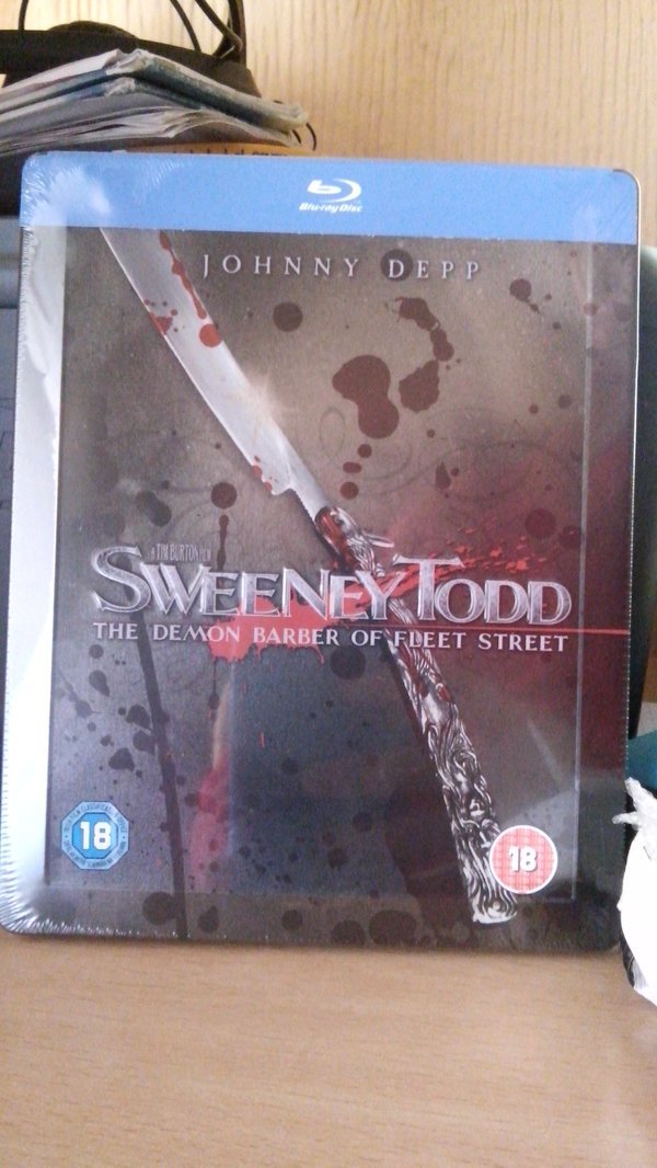 12.11.15 | Steelbook de "Sweeney Todd" de Zavvi, pero los funkos que los pedí antes aún no han llegado