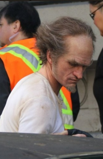 Un irreconocible Neil Patrick Harris en el rodaje de 'Una serie de catastróficas desdichas'