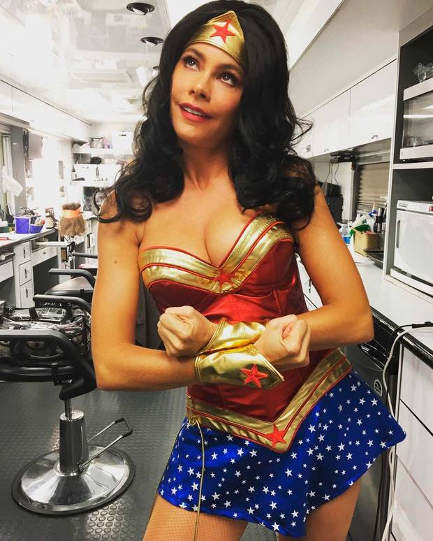 Sofía Vergara se disfraza de Wonder Woman para "un proyecto secreto"