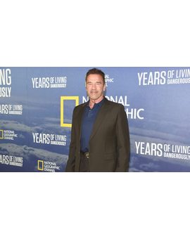 El padre de Arnold Schwarzenegger le pegó porque pensaba que era gay