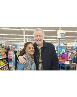 Jon Voight paga la compra masiva de Acción de Gracias de una mujer en el supermercado