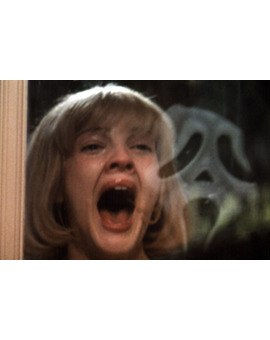 Drew Barrymore y Timothy Olyphant recrean la escena de inicio de Scream