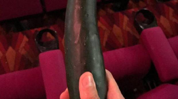 Aparecen más pepinos en las salas de cine de 'Cincuenta sombras más oscuras'