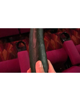 Aparecen más pepinos en las salas de cine de 'Cincuenta sombras más oscuras'