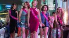 Una-noche-fuera-de-control-primer-trailer-en-espanol-de-la-nueva-pelicula-de-scarlett-johansson-y-kate-mckinnon-c_s