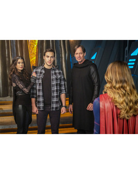 'Supergirl': Primeras imágenes de Teri Hatcher y Kevin Sorbo en la serie