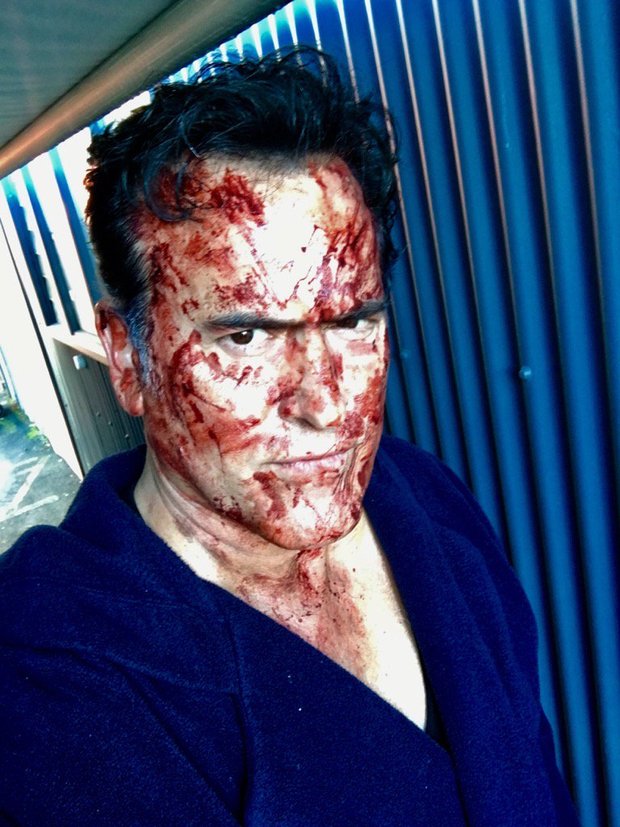 'Ash Vs. Evil Dead': Bruce Campbell comparte una sangrienta primera imagen de la tercera temporada