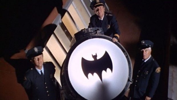 "Batman": la batseñal brillará esta noche en Los Ángeles en honor a Adam West 