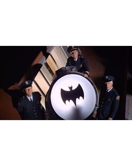"Batman": la batseñal brillará esta noche en Los Ángeles en honor a Adam West 