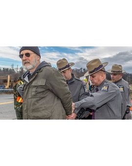 James Cromwell irá a la cárcel por protestar contra una central eléctrica