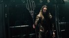 Aquaman-consuela-a-un-nino-preocupado-por-superman-en-la-comic-con-c_s
