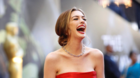 Anne-hathaway-a-punto-de-ser-barbie-en-la-pelicula-de-carne-y-hueso-c_s