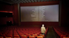 Atacan-a-una-mujer-en-una-sala-de-cine-por-pedir-silencio-c_s