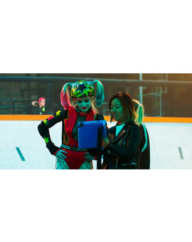'Birds of Prey': Harley Quinn se convierte en una jugadora de 'roller derby' en las nuevas imágenes