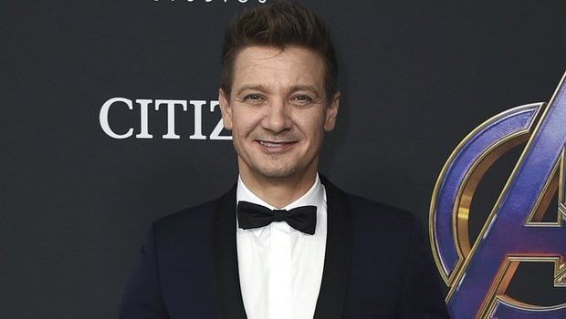 La exmujer de Jeremy Renner acusa al actor de amenazarla de muerte