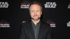 Punales-por-la-espalda-el-odio-en-twitter-de-los-fans-de-star-wars-inspiraron-a-rian-johnson-c_s